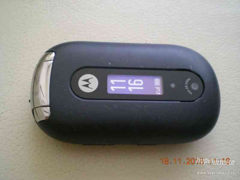 Motorola U6 - "véčkový" mobilní telefon - foto 2