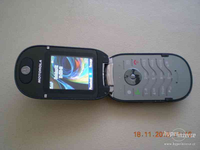 Motorola U6 - "véčkový" mobilní telefon - foto 3