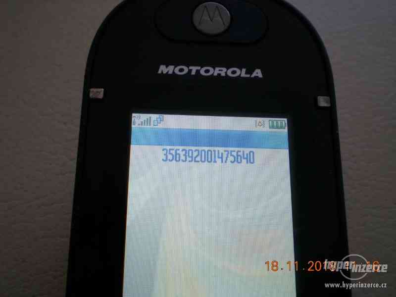 Motorola U6 - "véčkový" mobilní telefon - foto 4