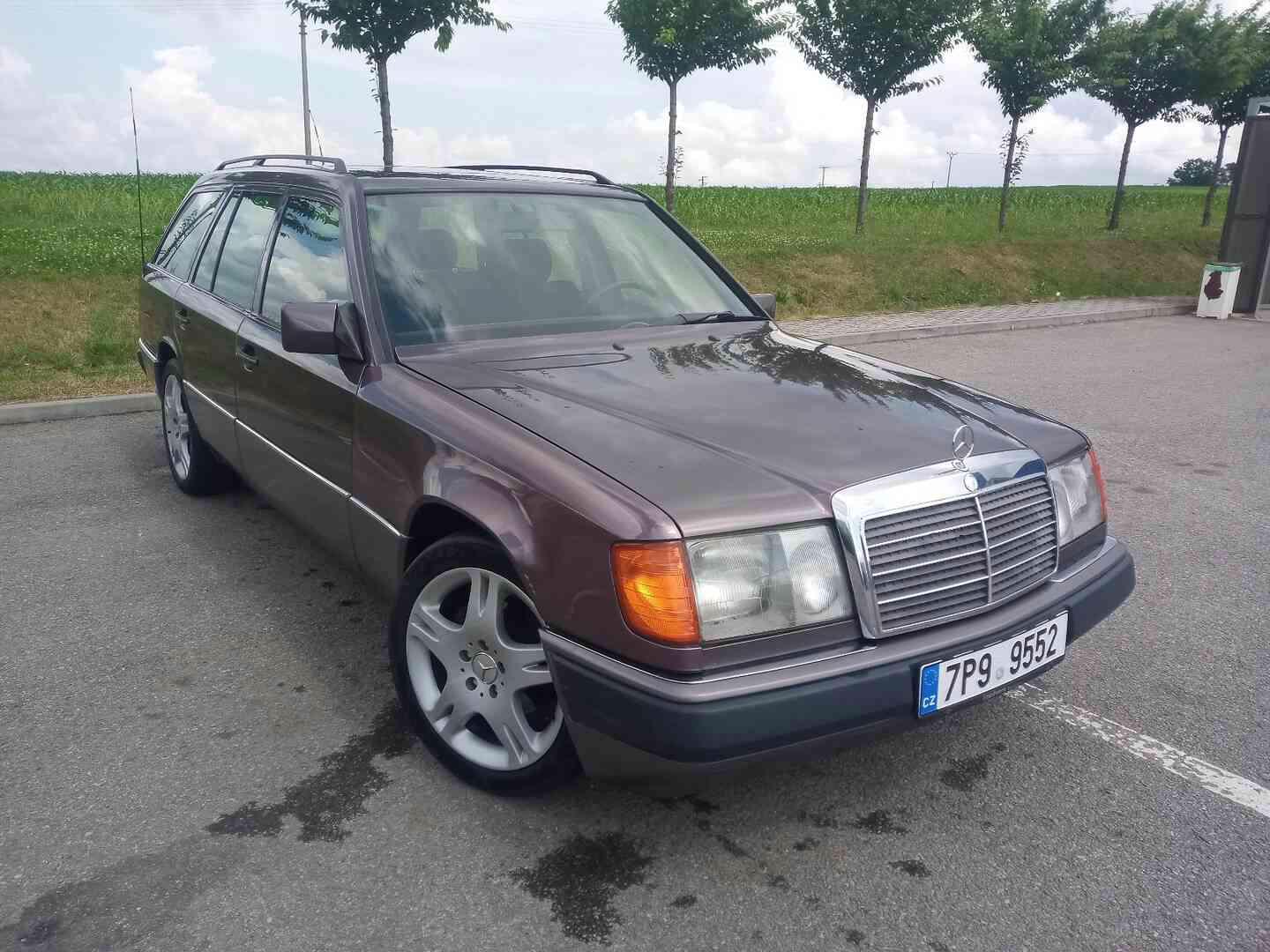 Mercedes-Benz W124 220 TE - foto 1