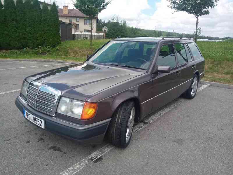 Mercedes-Benz W124 220 TE - foto 2