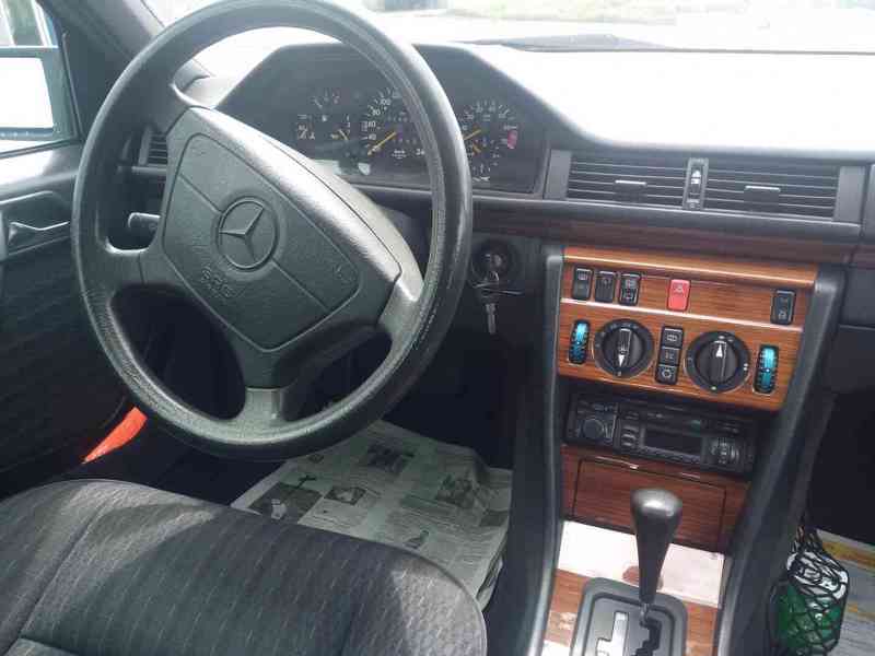 Mercedes-Benz W124 220 TE - foto 6