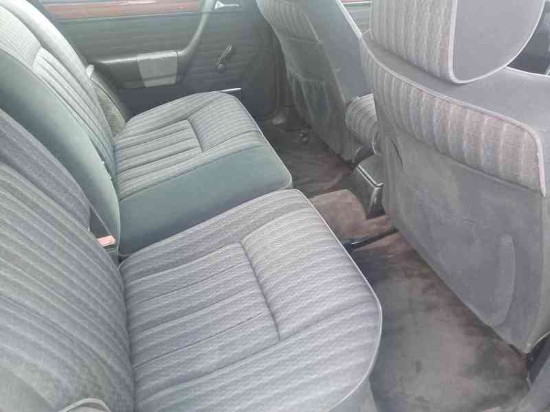 Mercedes-Benz W124 220 TE - foto 5