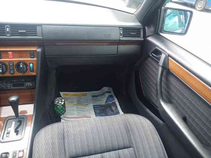 Mercedes-Benz W124 220 TE - foto 7