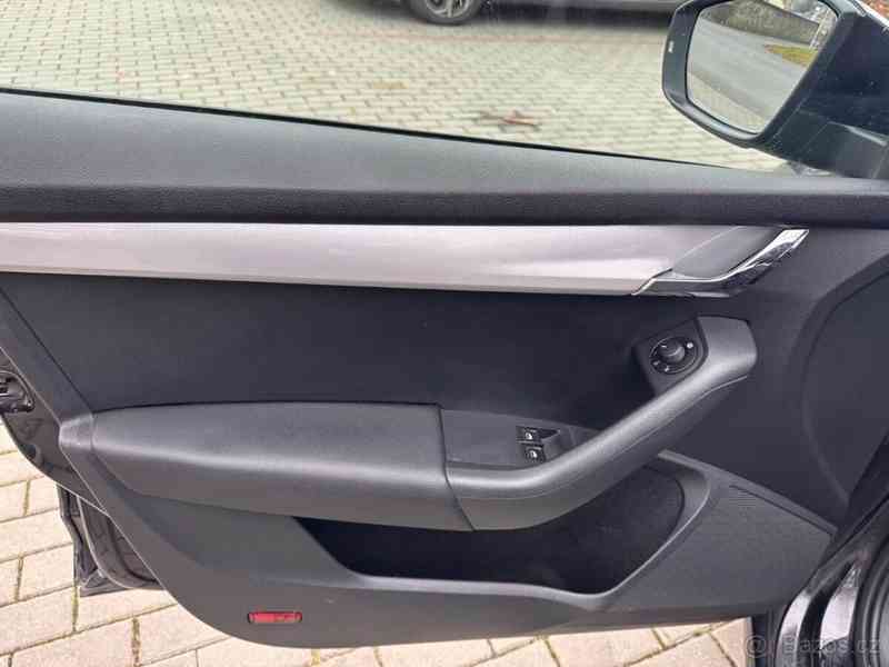 Škoda Octavia 1,6   III - foto 14