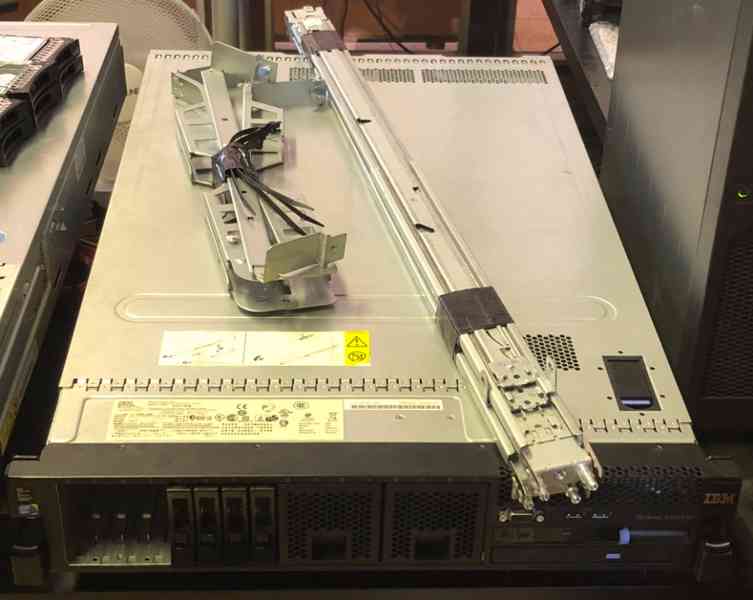 IBM System x3650 M3 - foto 1