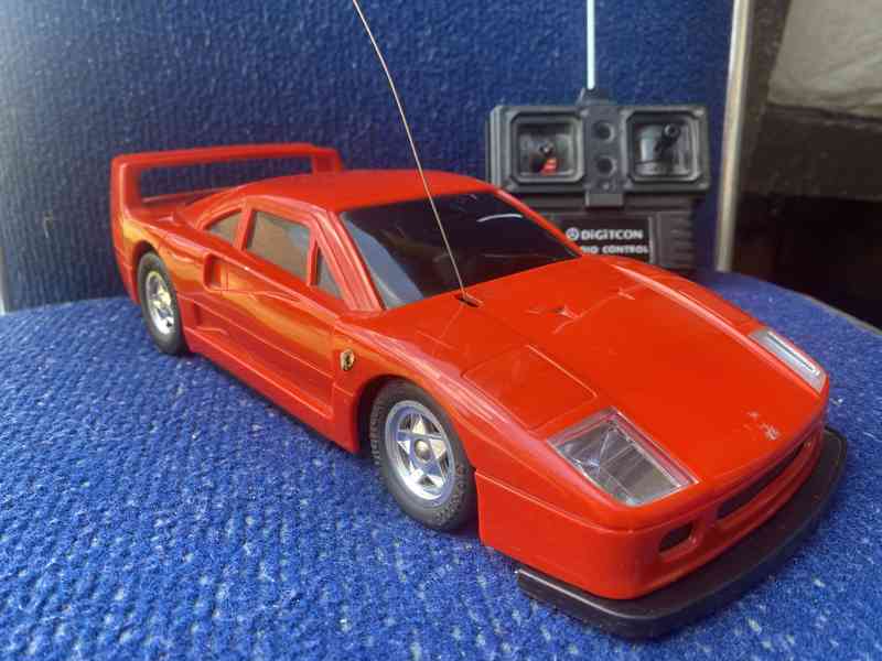 Retro Legendární Ferrari F40! Stará hračka - foto 3