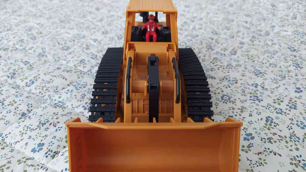 RC Buldozer - foto 7