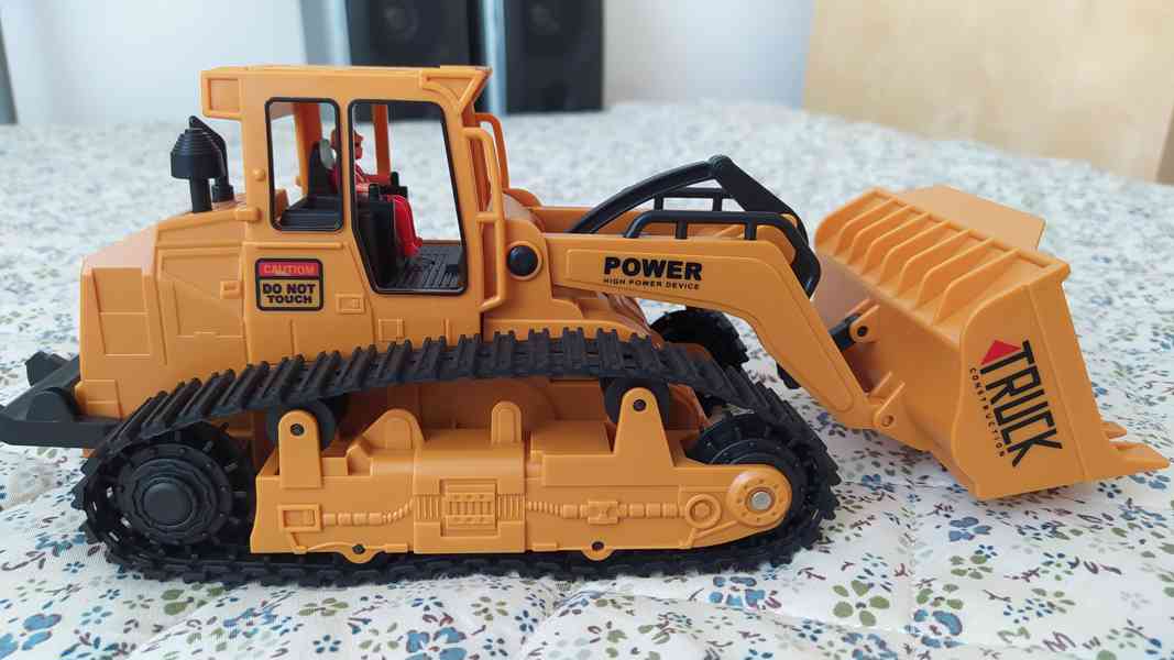 RC Buldozer - foto 4