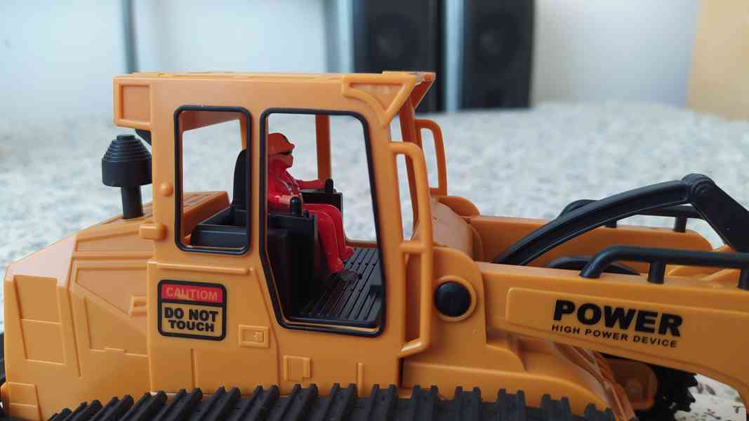 RC Buldozer - foto 5