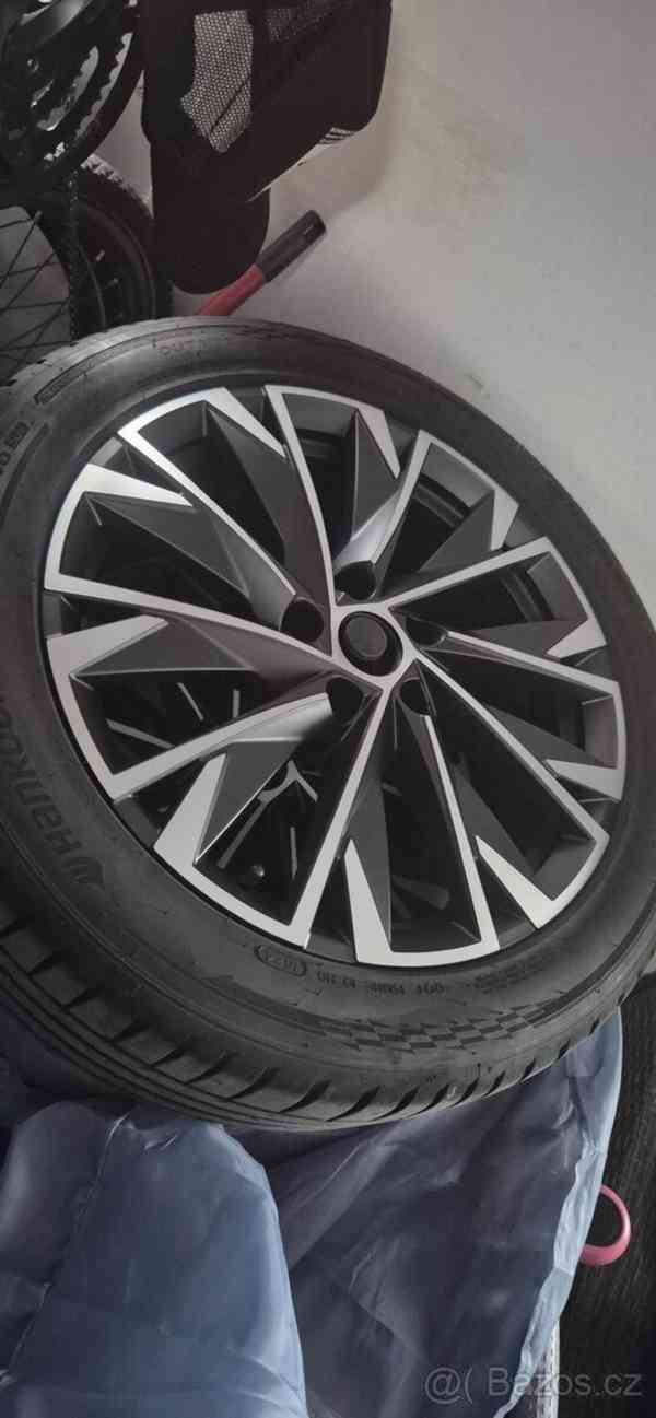 Škoda Karoq 1,5   110kw 62.tis najeto koupeno CZ - foto 5