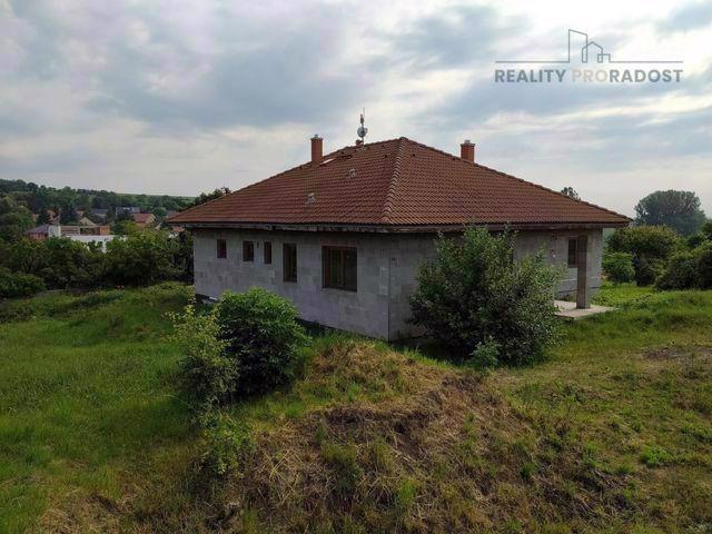Prodej domu  (170m2)  v Úhercích u Panenského Týnce  na  pozemku 3388 m2. - foto 2