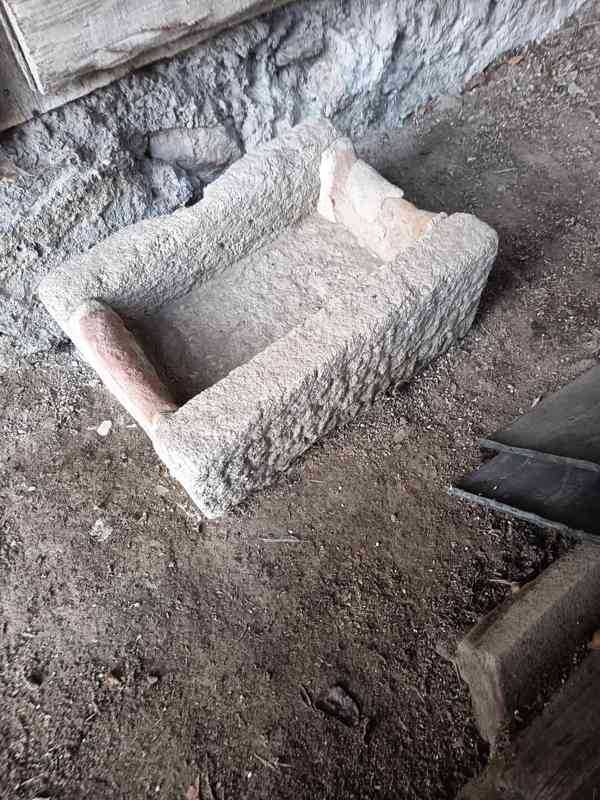 Kamenné koryto na zahradu - foto 4