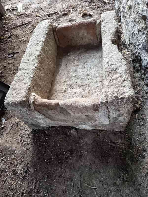 Kamenné koryto na zahradu - foto 2