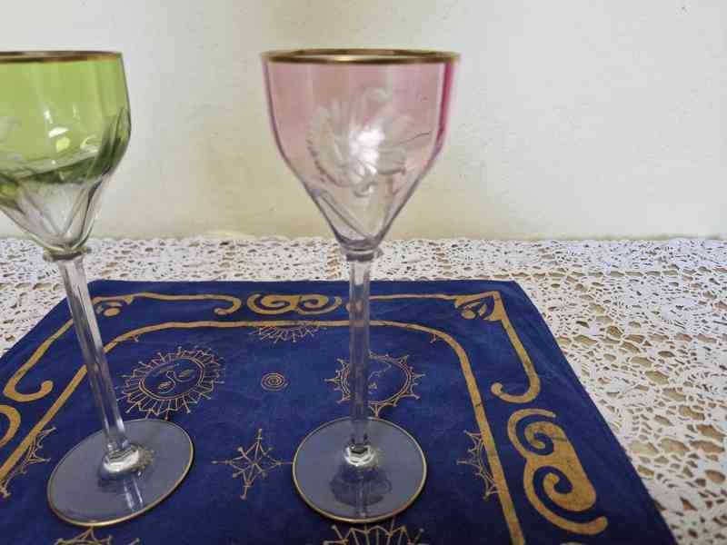 Krásné barevné secesní sklenice na nožce Moser Karlsbad - foto 2