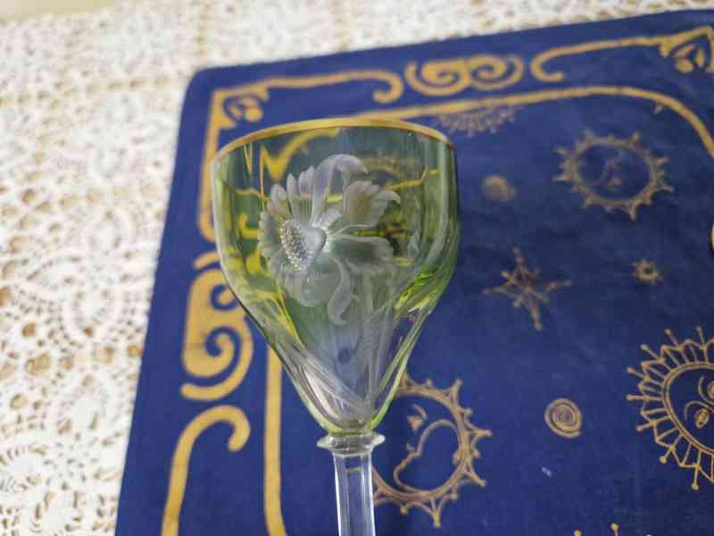 Krásné barevné secesní sklenice na nožce Moser Karlsbad - foto 4