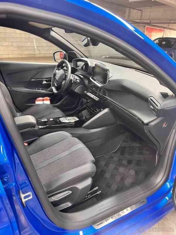 Peugeot 208 1,2   GT,AUTOMAT EAT8 /130 Koní - foto 5