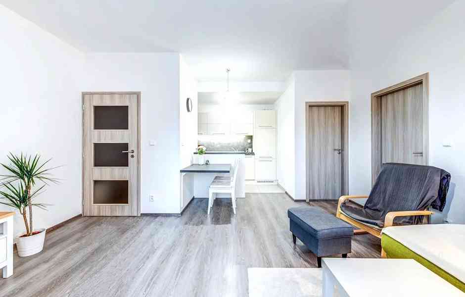 Pronájem bytu 2+kk 55 m² - foto 3