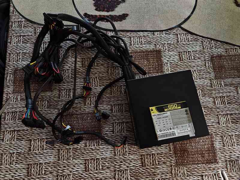 Corsair TX 650W - foto 2