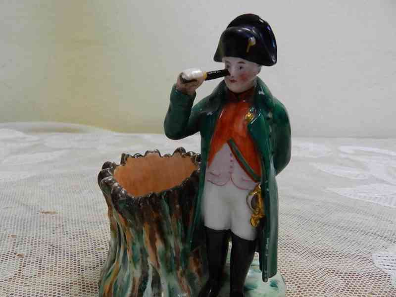 Porcelánová malovaná Figurka Napoleon Voják Dolní Chodov - foto 2