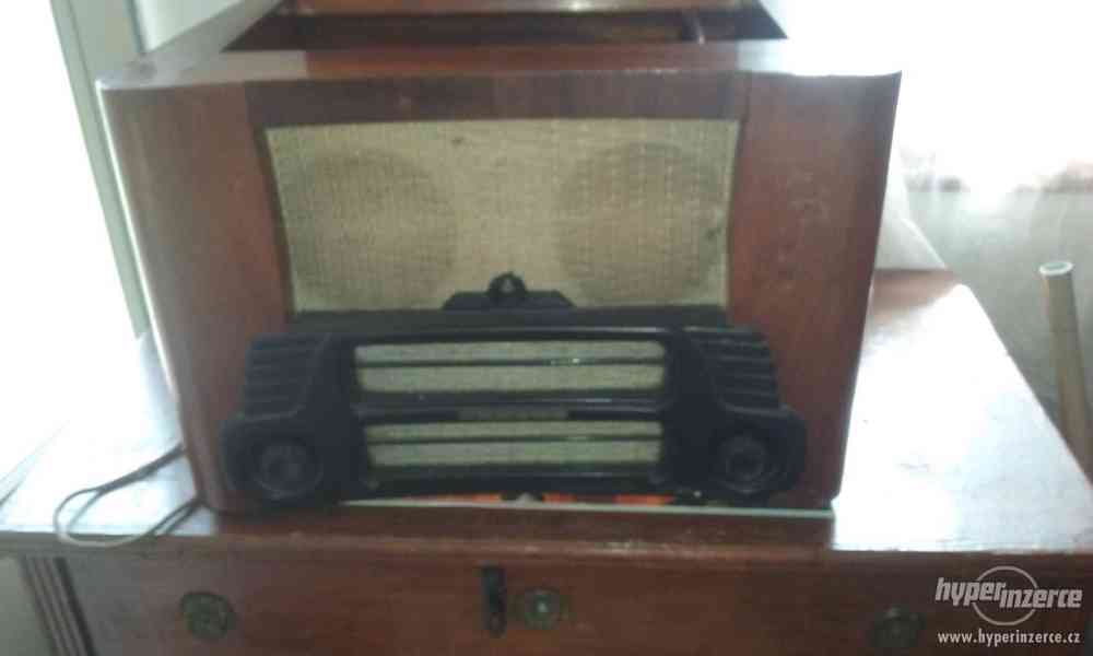 staré rádio  a elektronky - foto 9