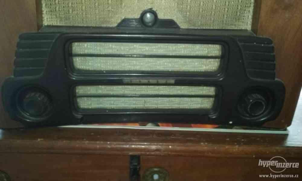 staré rádio  a elektronky - foto 12