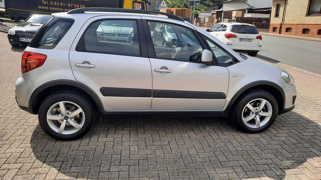 Suzuki SX4 1.6 4x4 Club benzín 88kw - foto 8