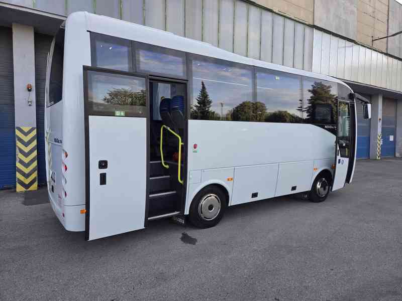 ISUZU Novo Ultra CLASS II 29 míst + 4 stojící - foto 13