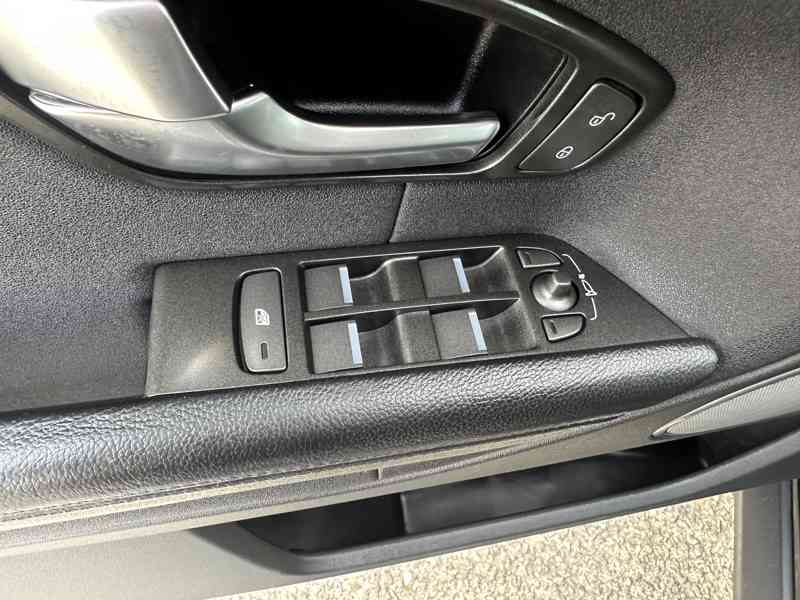 Land Rover Range Rover Evoque 2.0 TD4 4x4/Bixenon/1Maj/Tažné - foto 11