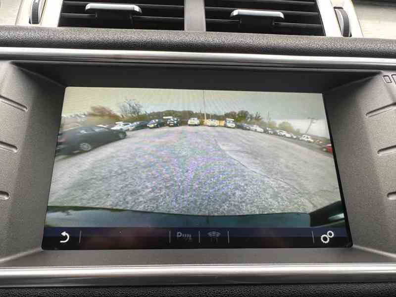 Land Rover Range Rover Evoque 2.0 TD4 4x4/Bixenon/1Maj/Tažné - foto 28