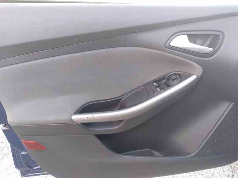 FORD FOCUS 1.6 92kW ČR,1.MAJITEL,DPH,KLIMA - foto 32