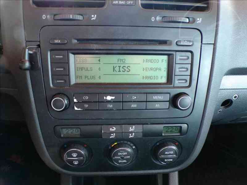Volkswagen Golf 1,4 FSI DIGI.KLIMA - foto 6
