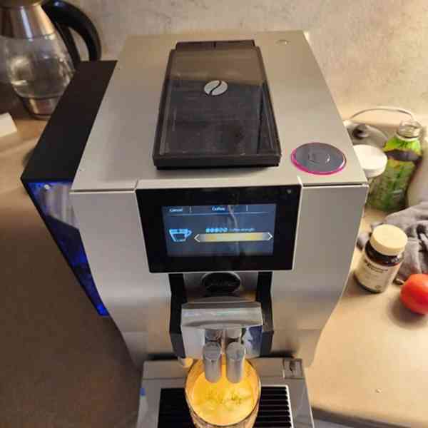 Nový multifunkční automatický kávovar S8