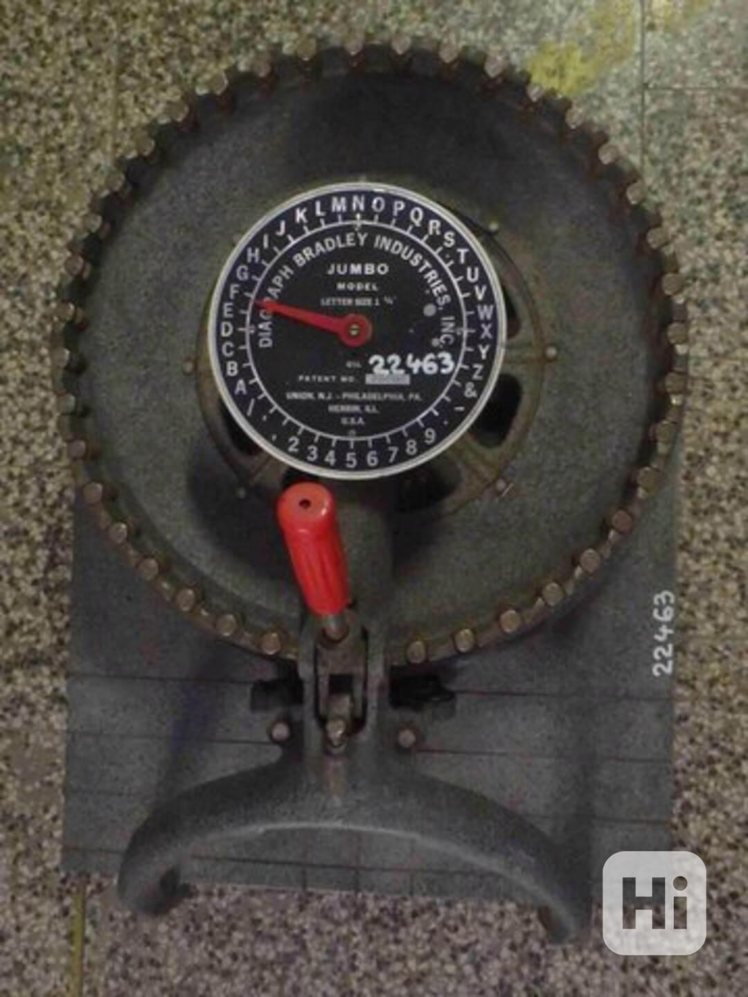 Vysekávačka na šablony (13235.) - foto 1