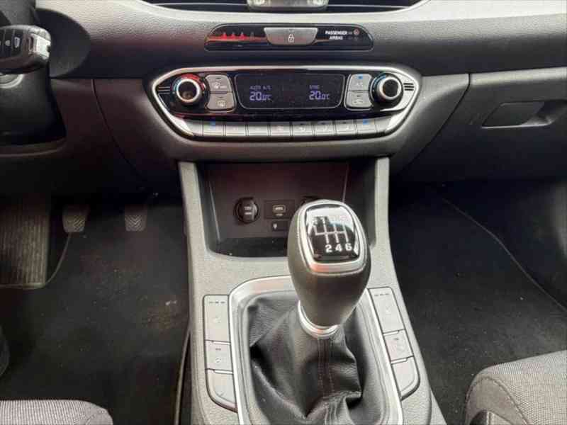 Hyundai i30 1,5   Smart, 2022, 55tis. km, LED - foto 12