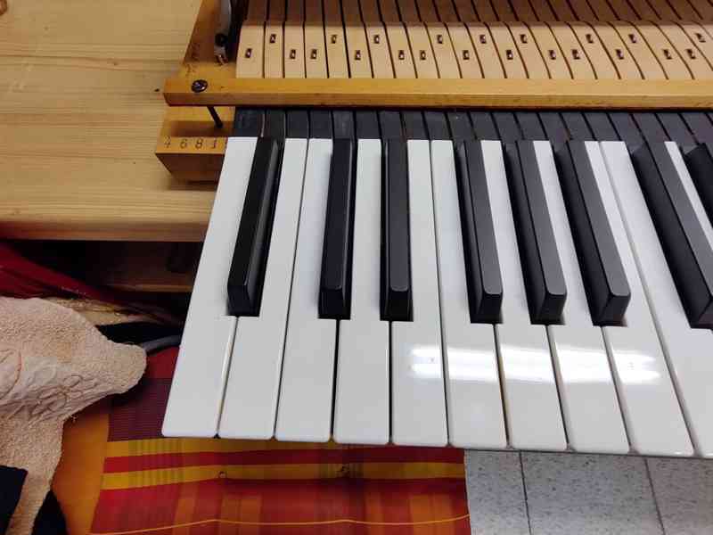 Klavír PETROF model V. opus 46815 (160 cm) - foto 7