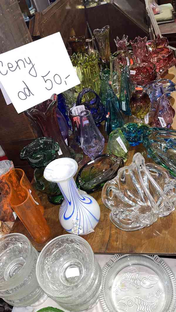 Starožitné věci - nábytek, sklo, porcelán, hodiny, obrazy aj - foto 9