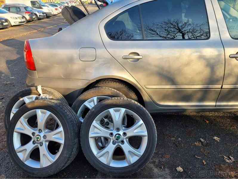 Škoda Octavia II. Řady liftback/hatchback - foto 12