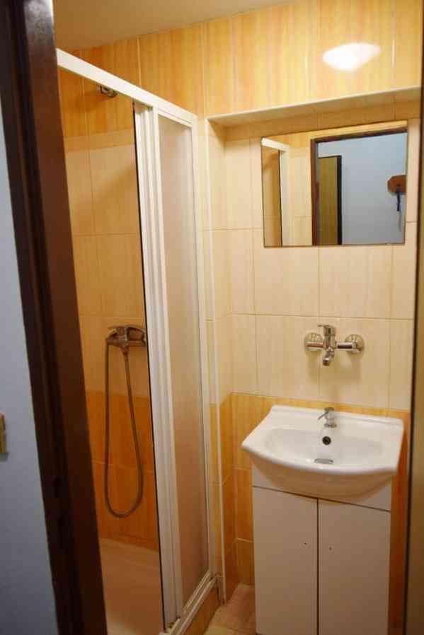 Prodej pěkného bytu 2+kk ve Dvoře Králové n.L. - foto 6