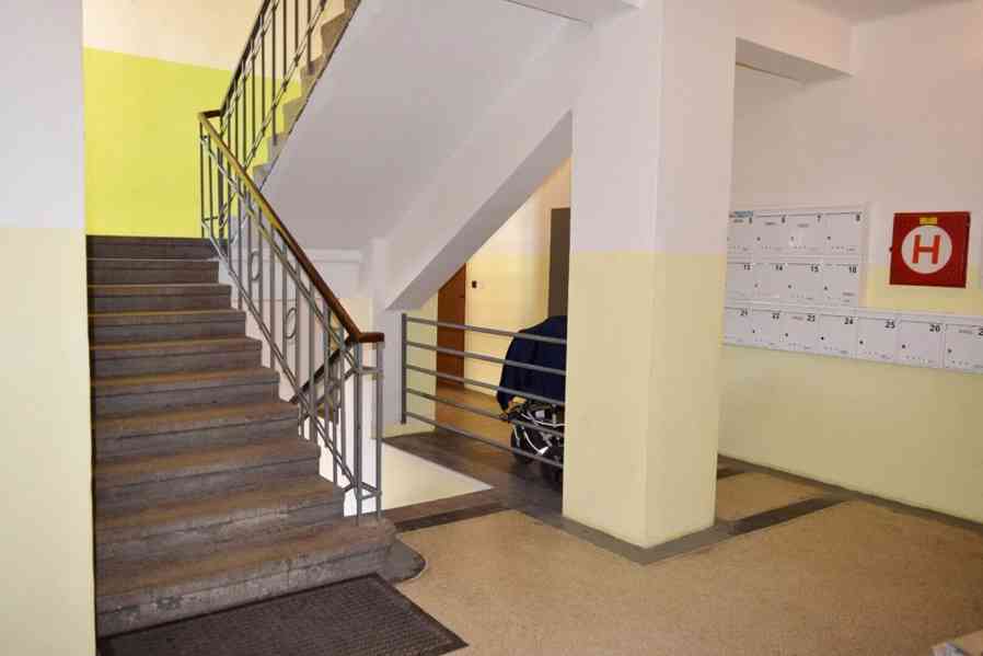 Prodej pěkného bytu 2+kk ve Dvoře Králové n.L. - foto 17