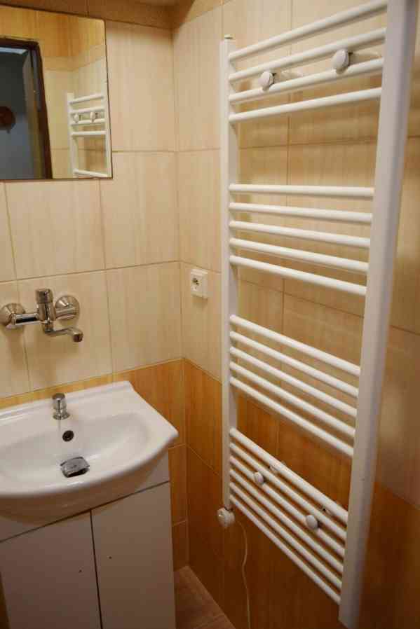 Prodej pěkného bytu 2+kk ve Dvoře Králové n.L. - foto 8