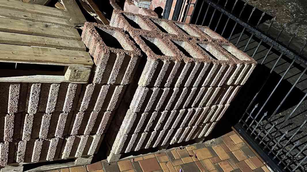 Svahovky Diton QUADRA červené - foto 2