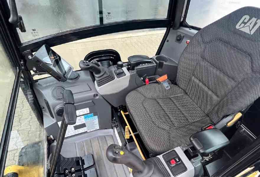 Caterpillar 301.8 Minibagr 16 kW / 21 HP 1 100 cm³ - foto 4