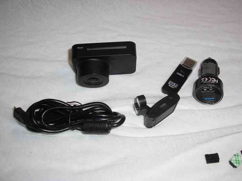 Autokamera TrueCam M5 GPS WiFi s hlášením radarů - foto 3