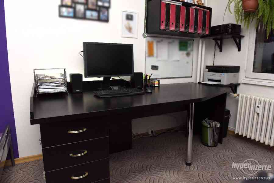 Velký kancelářský (PC) stůl + 2 police + box na šanony - foto 1