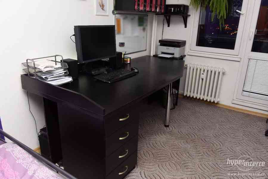 Velký kancelářský (PC) stůl + 2 police + box na šanony - foto 2