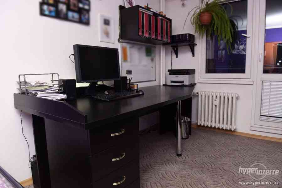 Velký kancelářský (PC) stůl + 2 police + box na šanony - foto 4