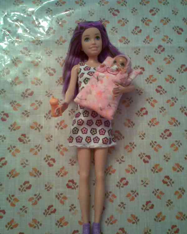 Nová Barbie s miminkem - foto 2