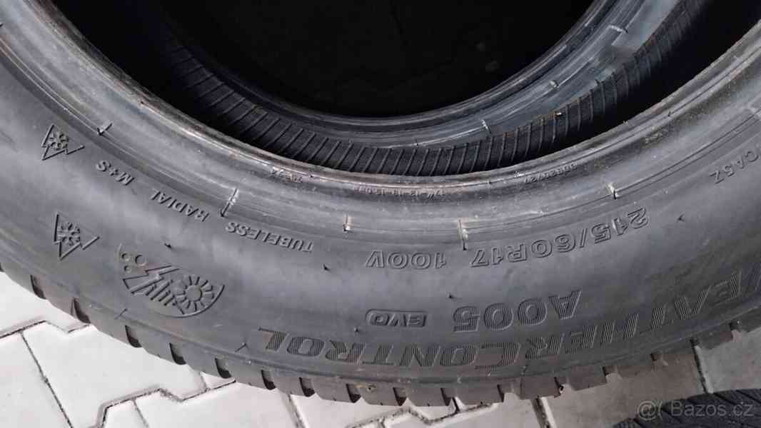 Prodám 2 téměř nové celoroční pneu Bridgestone 215/60/17 - foto 7