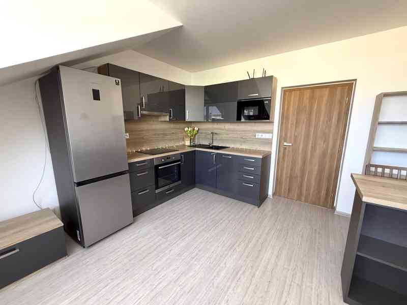 PRONÁJEM  LUXUSNÍ NOVOSTAVBY BYTU 2+KK S TERASOU V BRNĚ - foto 4